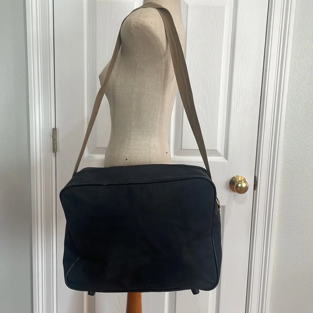 Vtg American Flyer, duffel bag carry on shoulder strap zipper pocket black brown